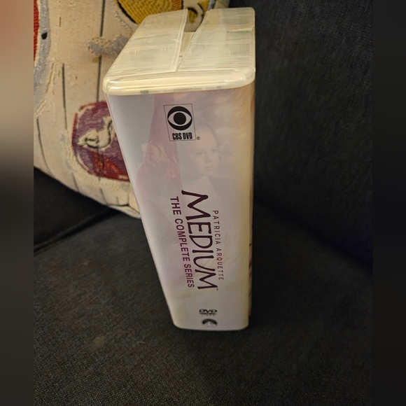 Medium the complete dvd series - Picture 3 of 4